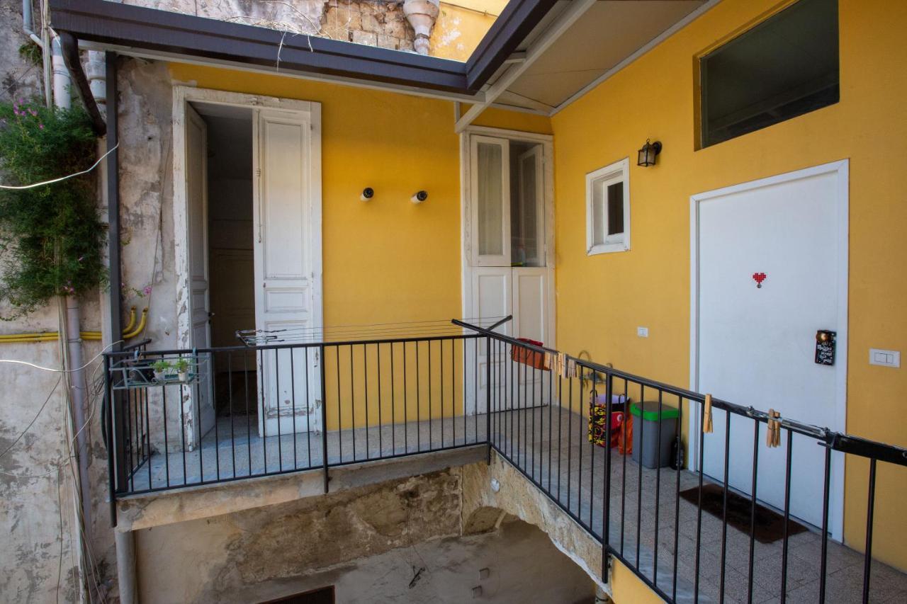 Bed and Breakfast Vecchia Napoli - Chiaia Zewnętrze zdjęcie