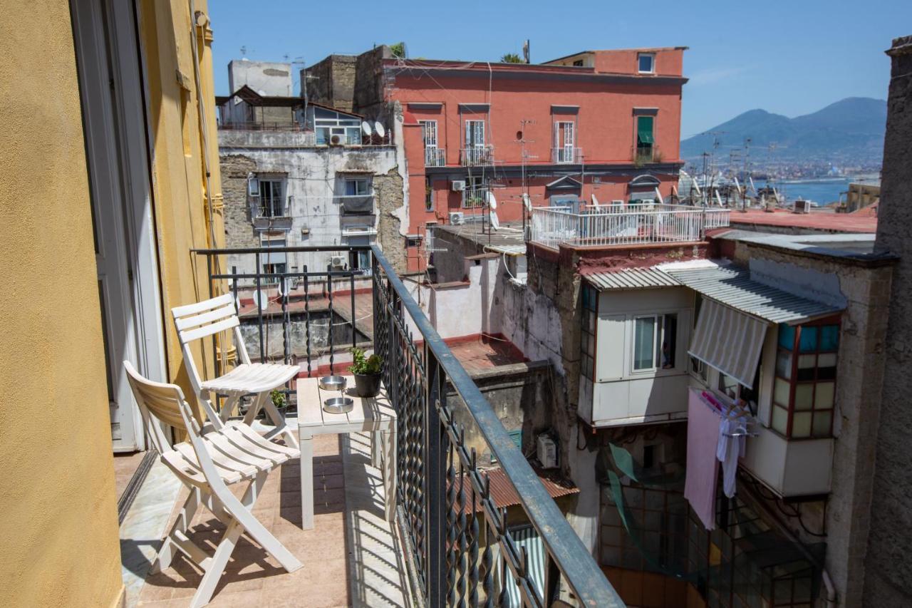 Bed and Breakfast Vecchia Napoli - Chiaia Zewnętrze zdjęcie