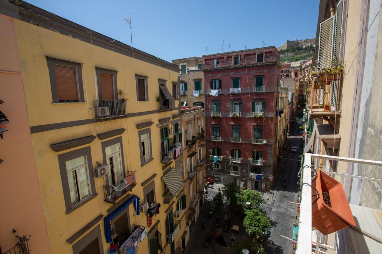 Bed and Breakfast Vecchia Napoli - Chiaia Zewnętrze zdjęcie
