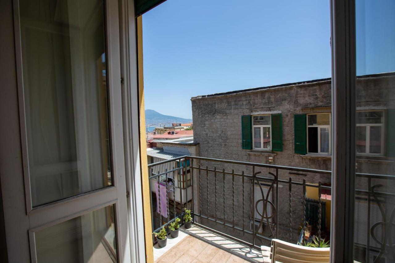 Bed and Breakfast Vecchia Napoli - Chiaia Zewnętrze zdjęcie