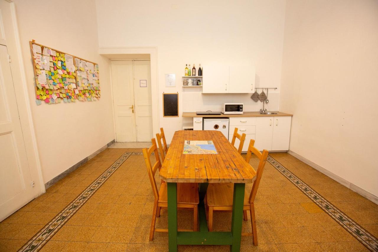 Bed and Breakfast Vecchia Napoli - Chiaia Zewnętrze zdjęcie