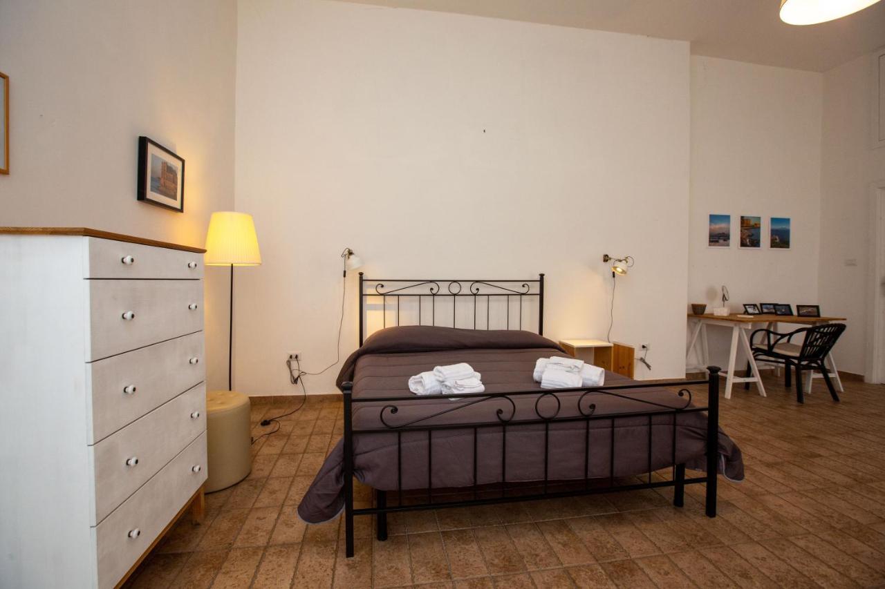 Bed and Breakfast Vecchia Napoli - Chiaia Zewnętrze zdjęcie